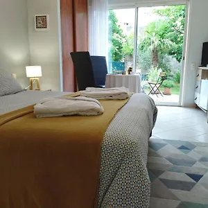  Bed & Breakfast Fleurs De Cosmos